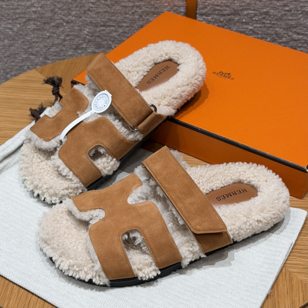 최고퀄 에르메스 시프레 시어링 퍼 가죽 스트랩 샌들 브라운