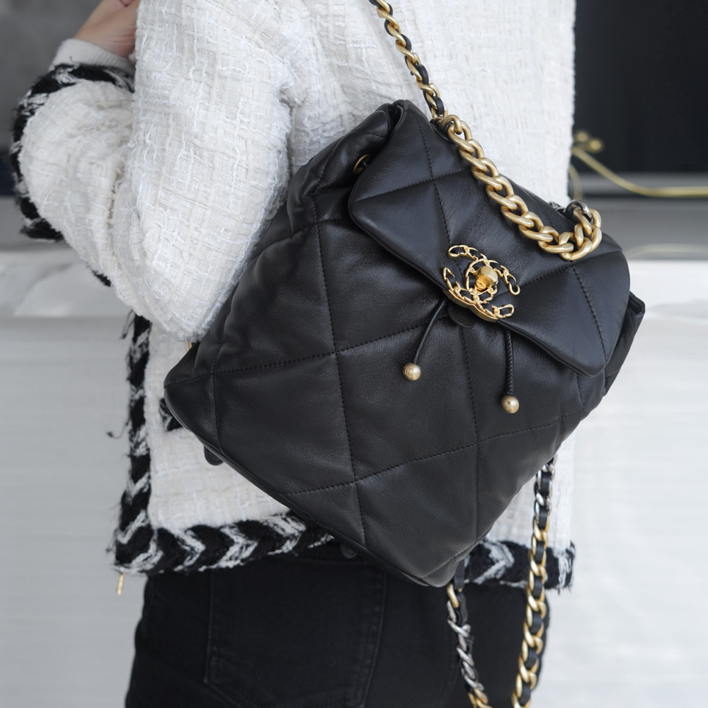 최고퀄 팬더샵 샤넬 19 백팩 샤이니 램스킨 & 골드 메탈 블랙