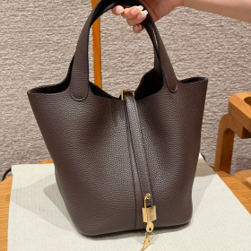 최고퀄 올수공 에르메스 피코탄 락 18 Chocolate 클레망스 가죽 골드 하드웨어