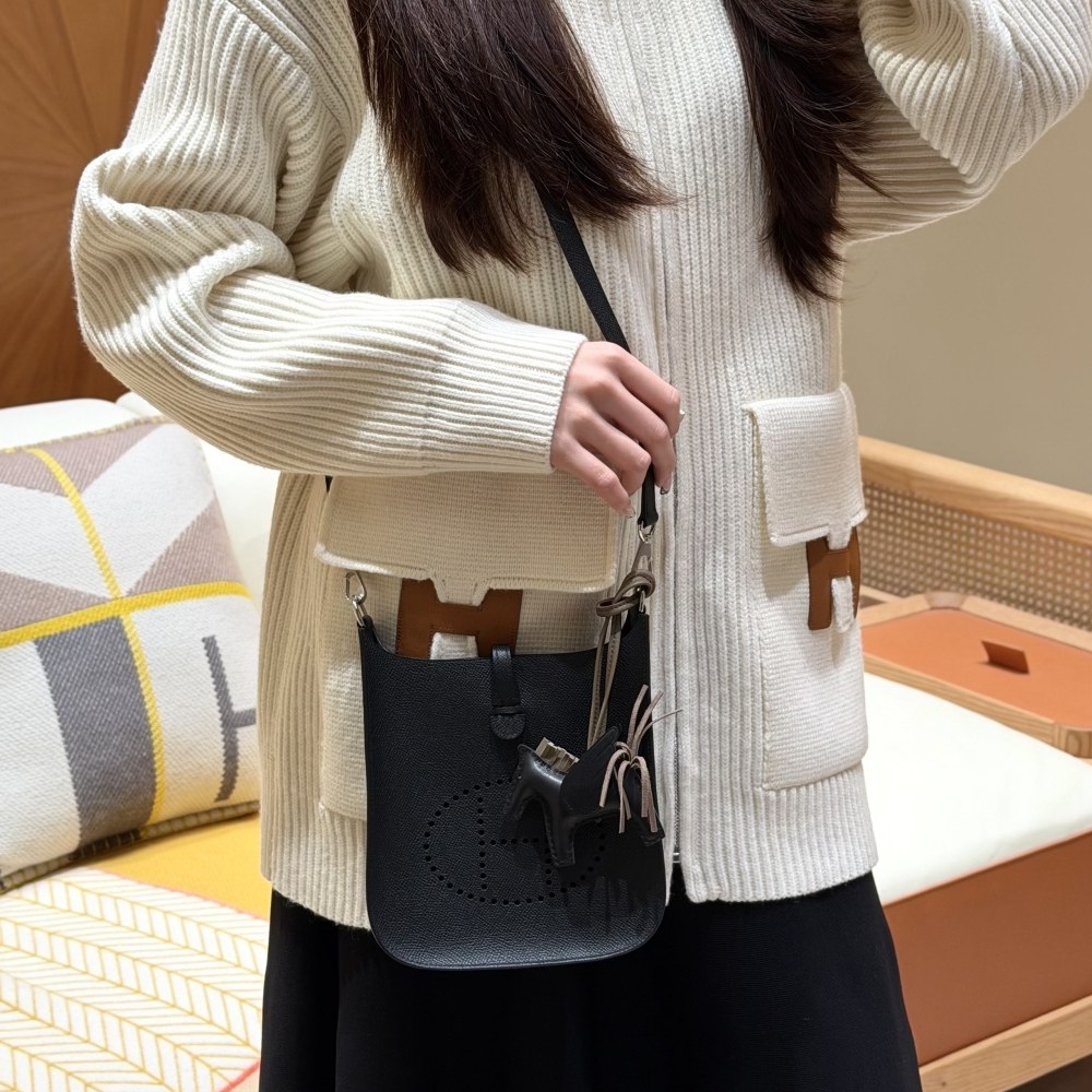 최고퀄 올수공 에르메스 에블린 16 블랙 엡송 가죽 실버 하드웨어