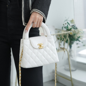 최고퀄 팬더샵 샤넬 23K 켈리백 라지 화이트 모델