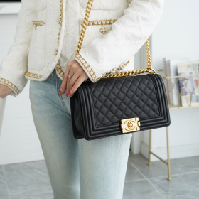 최고퀄 팬더샵 샤넬 보이 샤넬 미듐 플랩백 블랙 금장